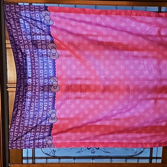 Hello Kitty Window curtain drape panel and bonus fleece blanket - Picture 3 of 14